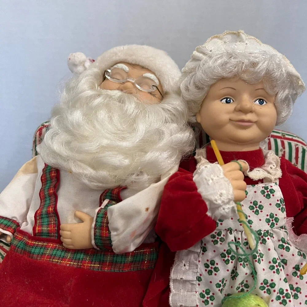 Vintage Animated Santa and‎ Mrs Claus on Couch Christmas Decor